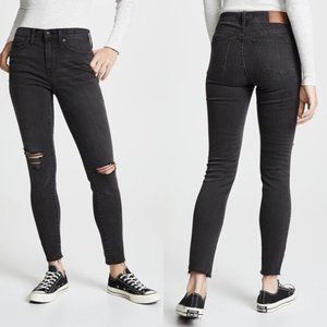 Madewell 9" Mid Rise Skinny Ankle Raw Hem Knee Tear Jean in Black Sea